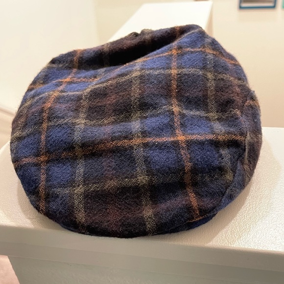 Goorin Bros newsie flat cap blue plaid cap. Amazing inside lining. Size small. - Picture 4 of 13
